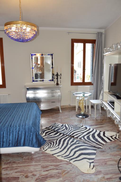 Ca' Del Cinema B&B Venice Room photo